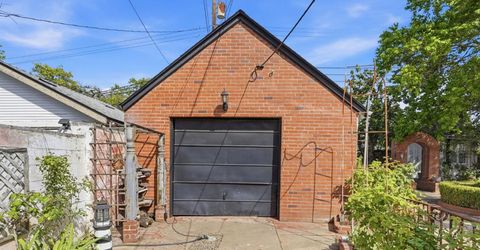 433 41st St, Sacramento, CA 95819 Photo