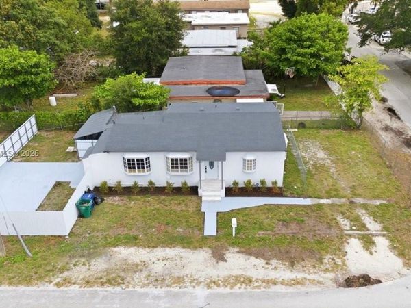 10200 NW 21st Ct , Miami, FL 33147