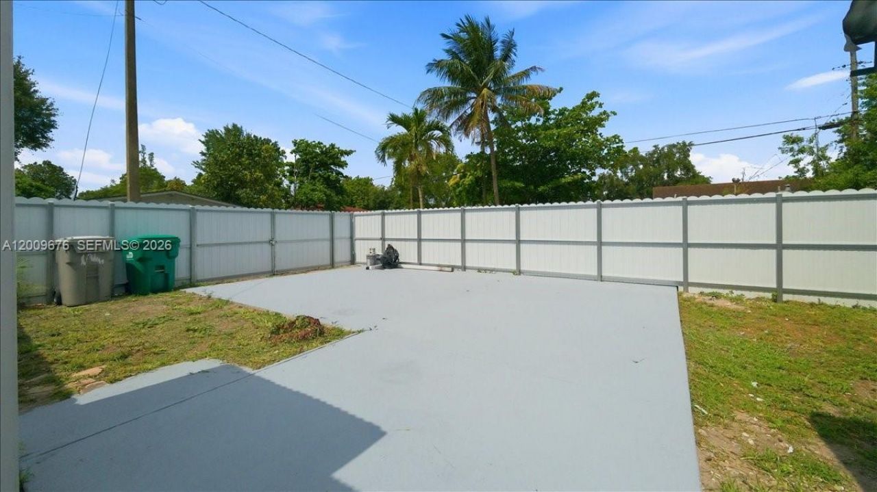 10200 NW 21st Ct, Miami, FL 33147 Photo