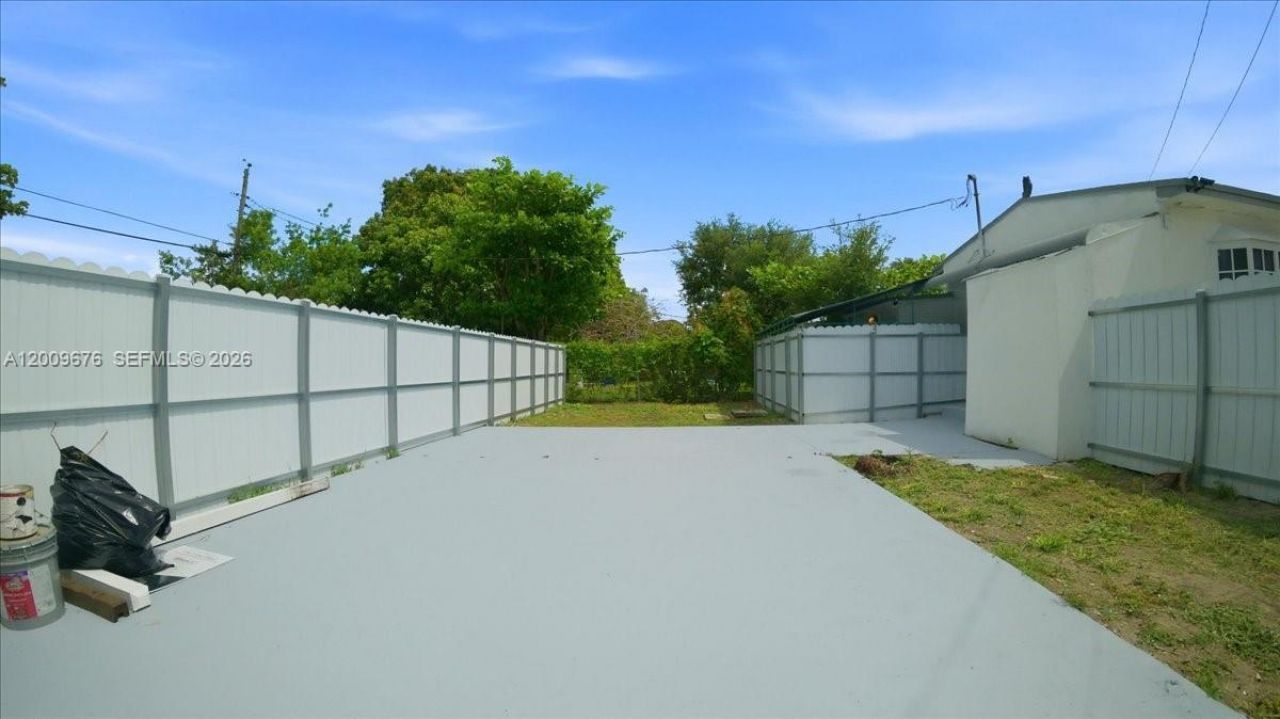 10200 NW 21st Ct, Miami, FL 33147 Photo