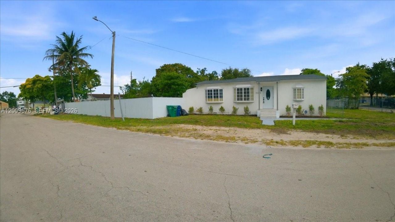 10200 NW 21st Ct, Miami, FL 33147 Photo