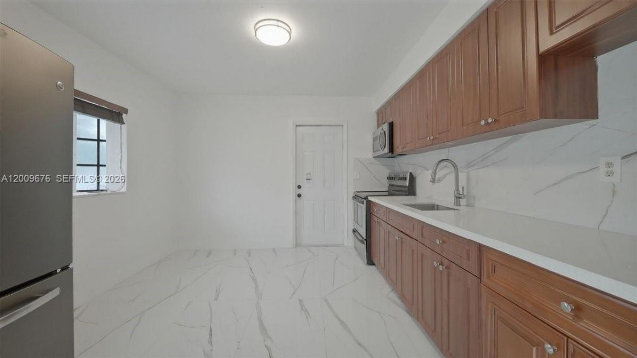 10200 NW 21st Ct, Miami, FL 33147 Photo