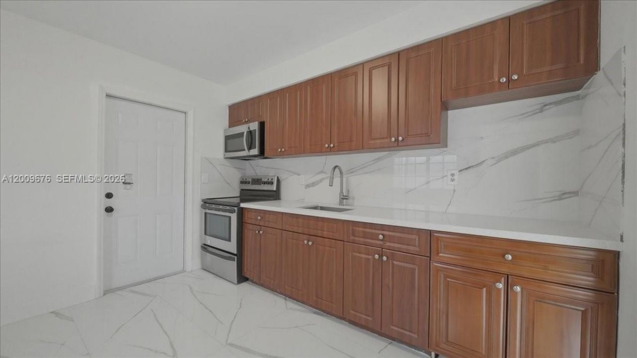 10200 NW 21st Ct, Miami, FL 33147 Photo