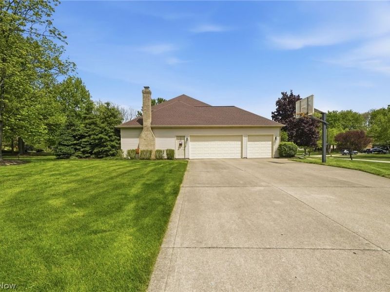 9936 Tamarack Trail, Brecksville, OH 44141 Photo 2
