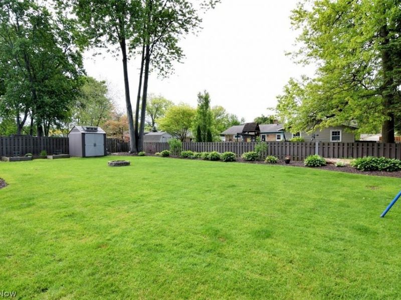 28601 Holly Drive, North Olmsted, OH 44070 Photo 24