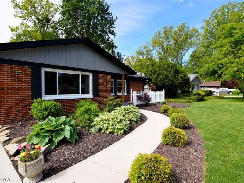 28601 Holly Drive, North Olmsted, OH 44070 Photo 3