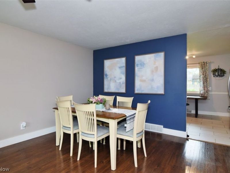 28601 Holly Drive, North Olmsted, OH 44070 Photo 7