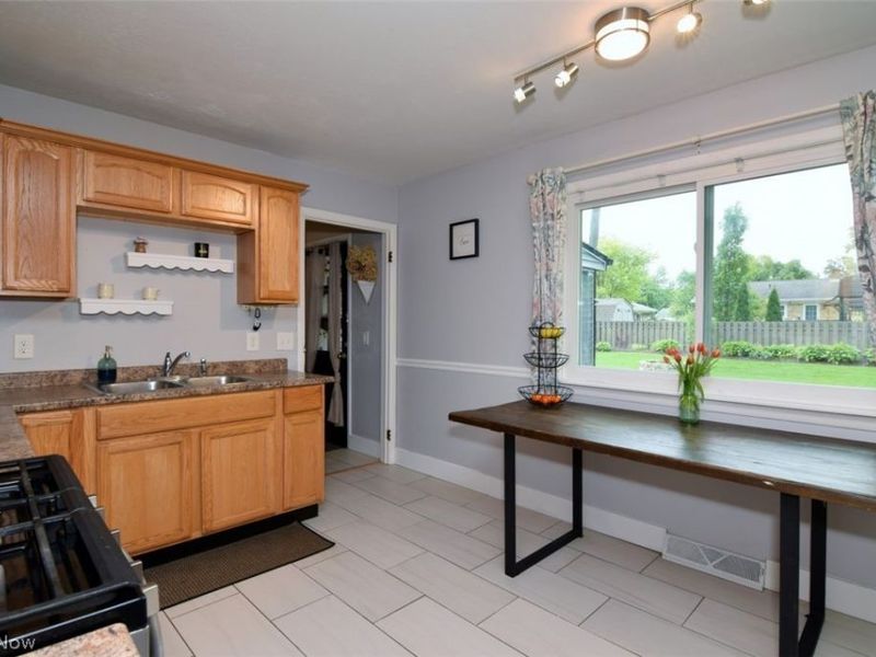 28601 Holly Drive, North Olmsted, OH 44070 Photo 9