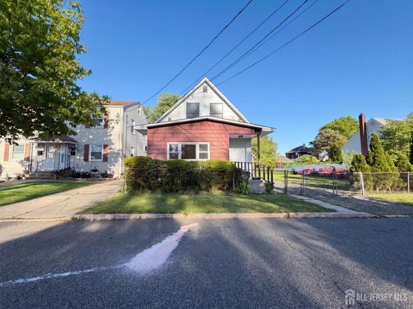 578 Garden Avenue, Woodbridge, NJ 07095