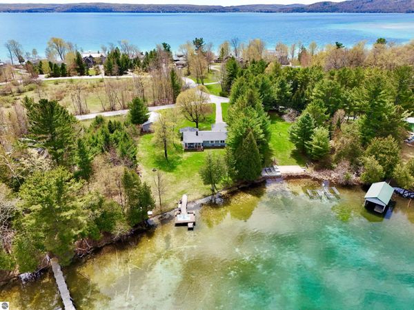 4515 Glen Eden Drive W, Glen Arbor, MI 49636
