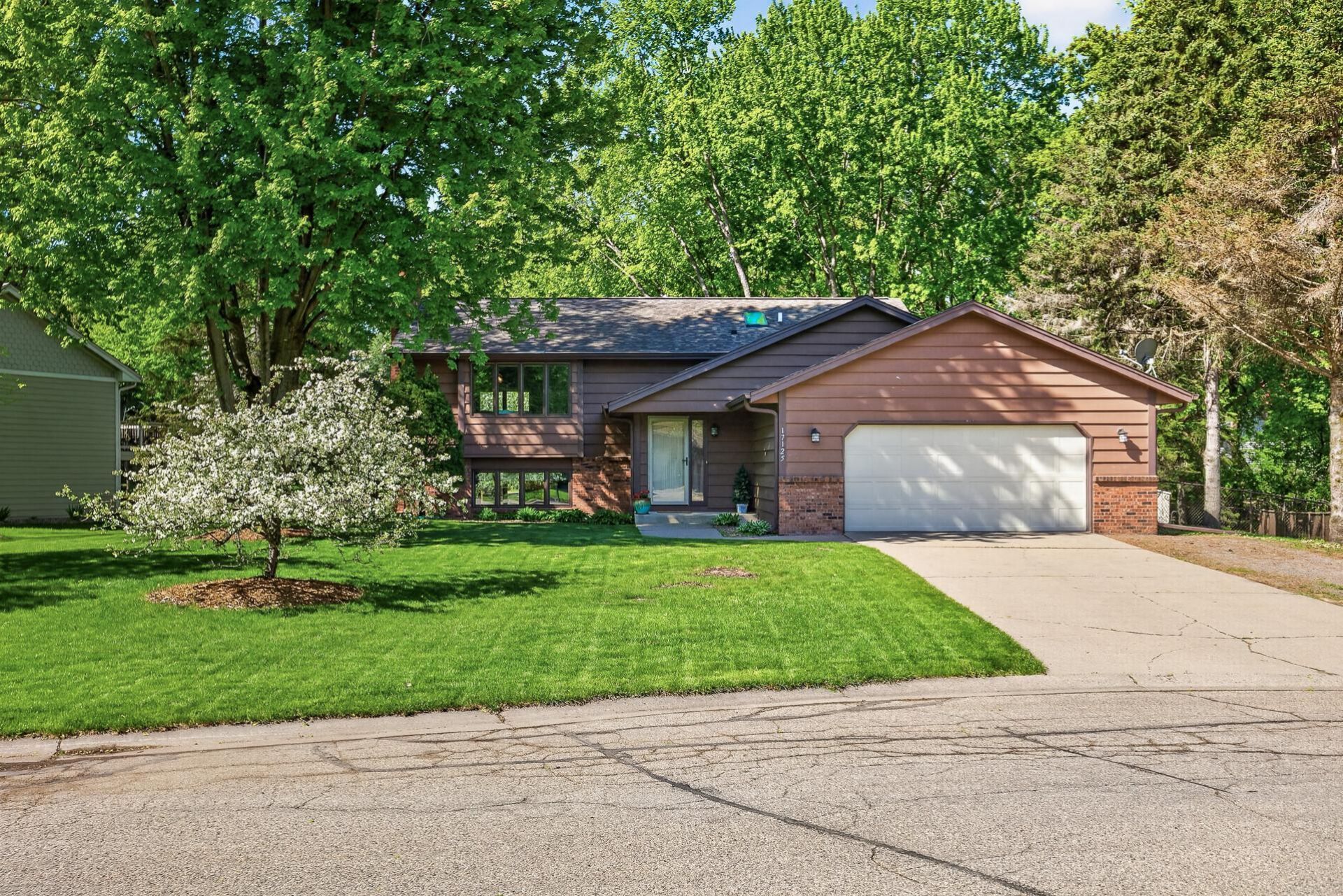 17125 Hemlock Court, Lakeville, MN 55044 Main Photo