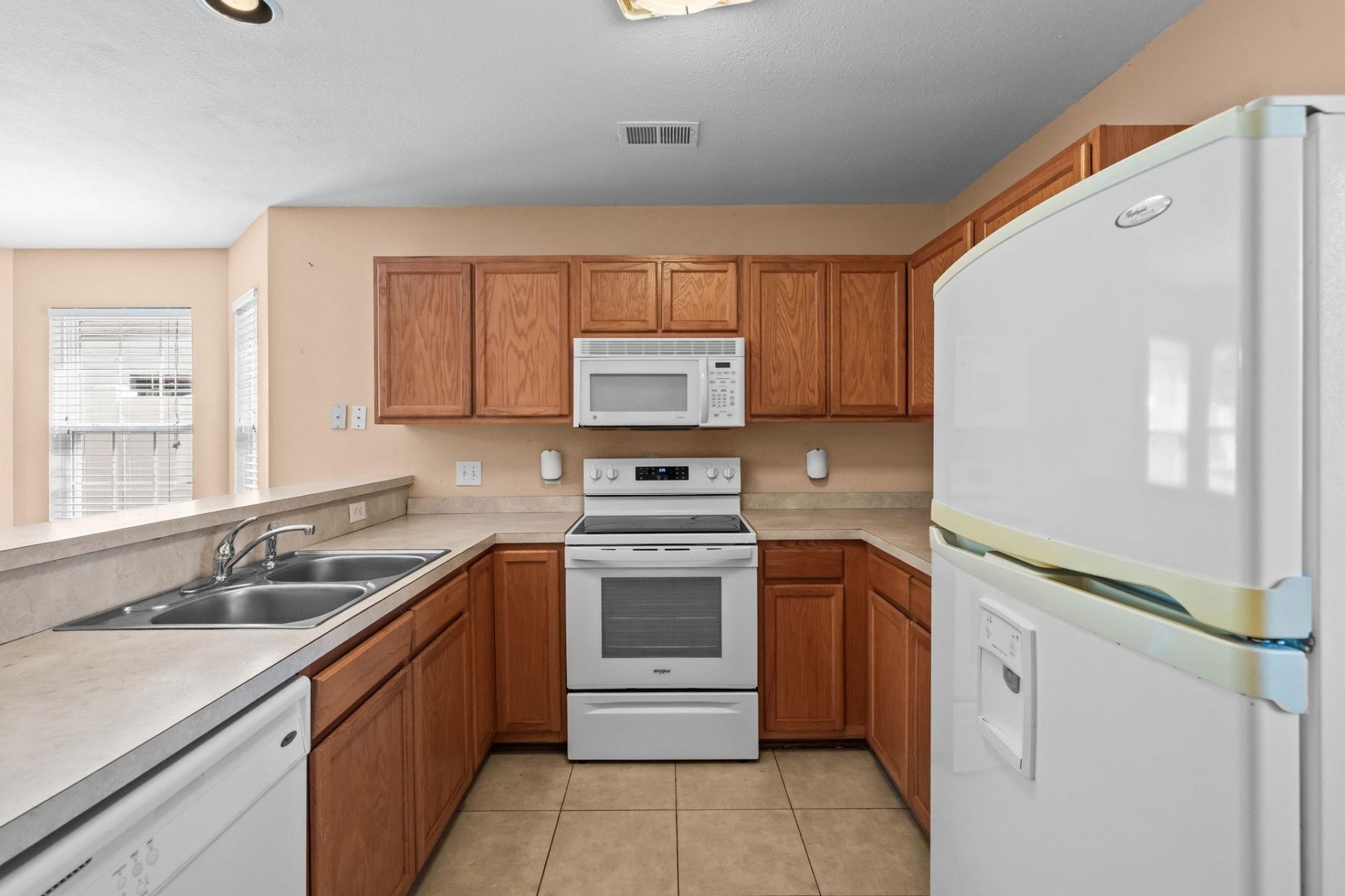 977 Silvercrest Dr. Photo 10