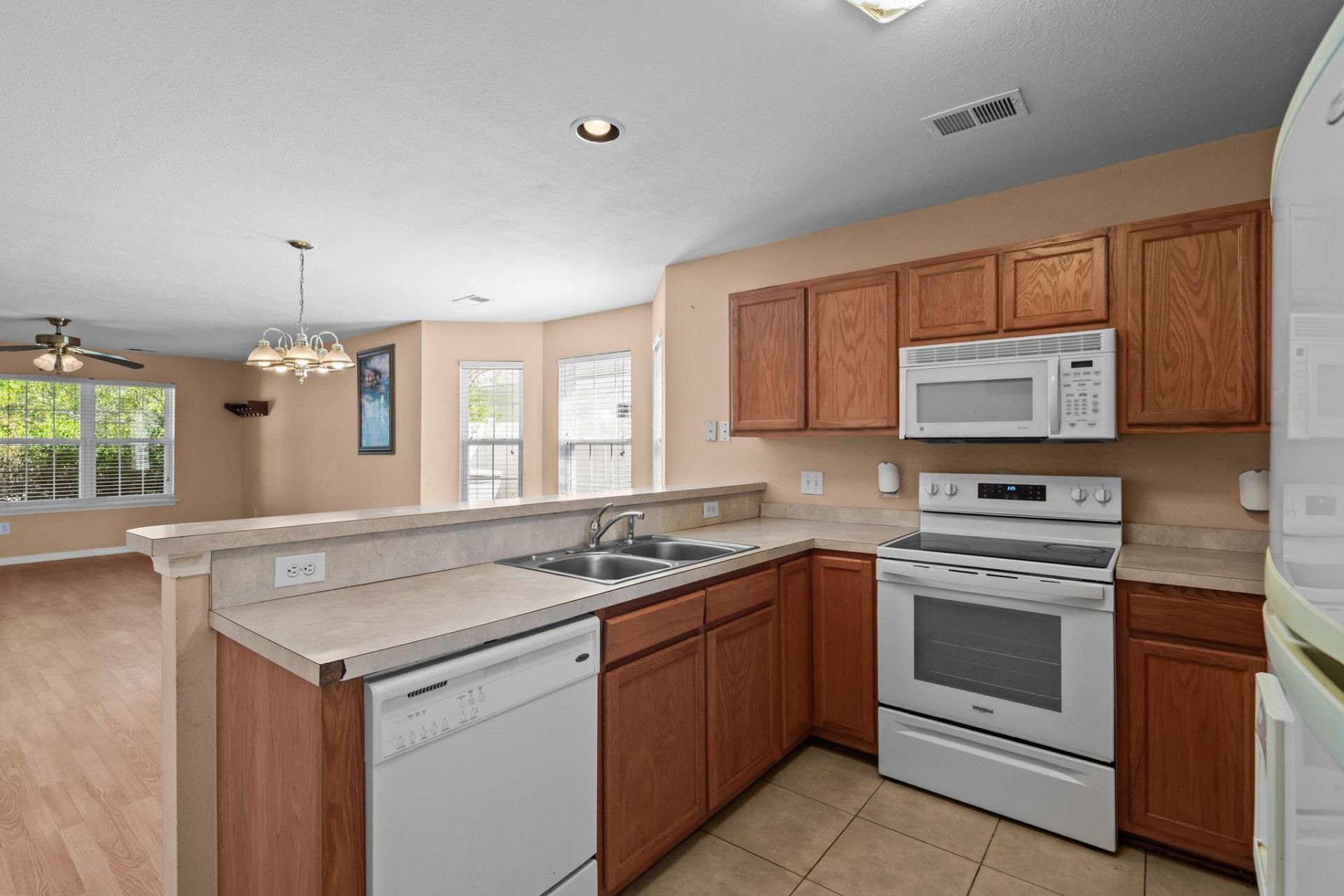 977 Silvercrest Dr. Photo 11