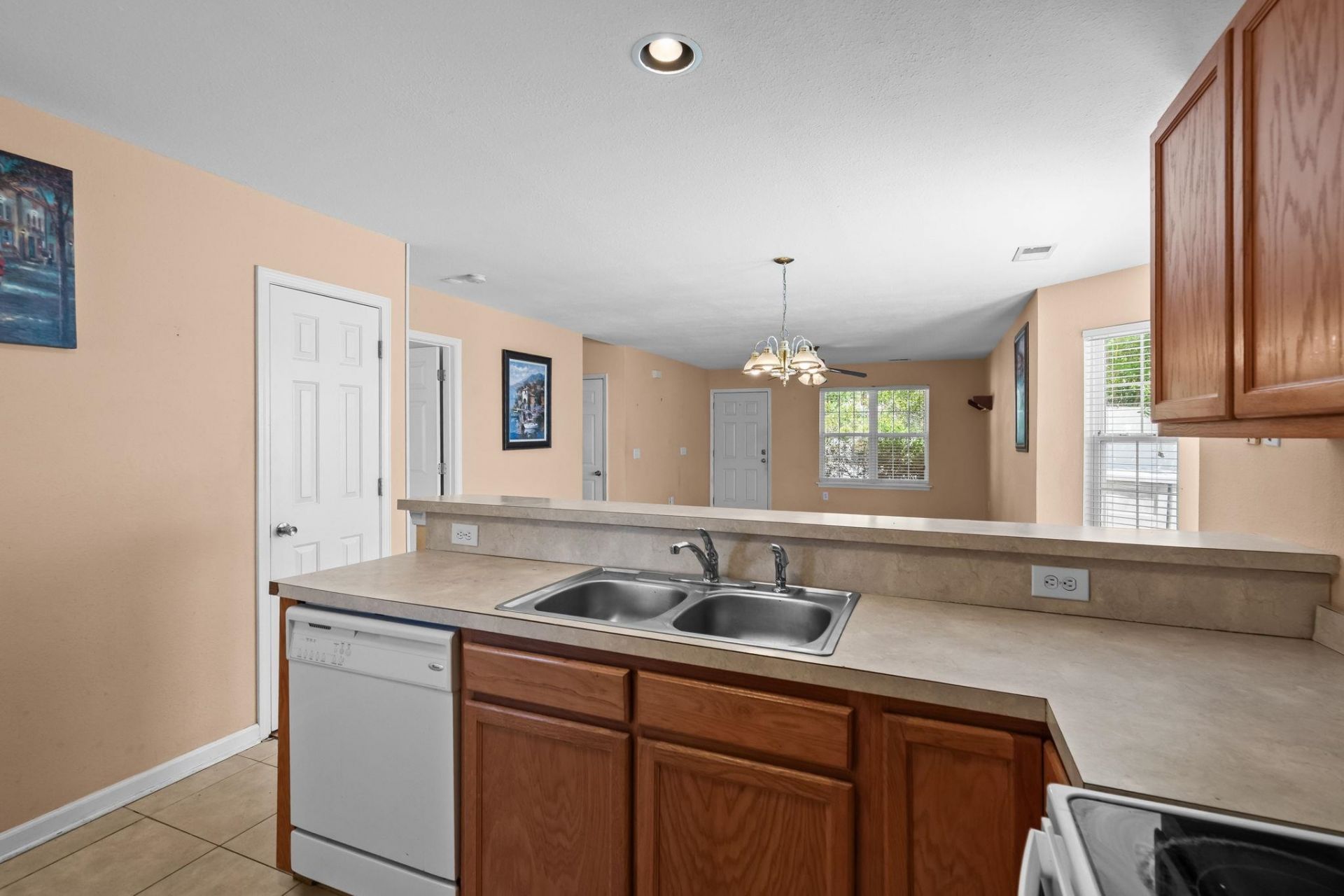 977 Silvercrest Dr. Photo 12
