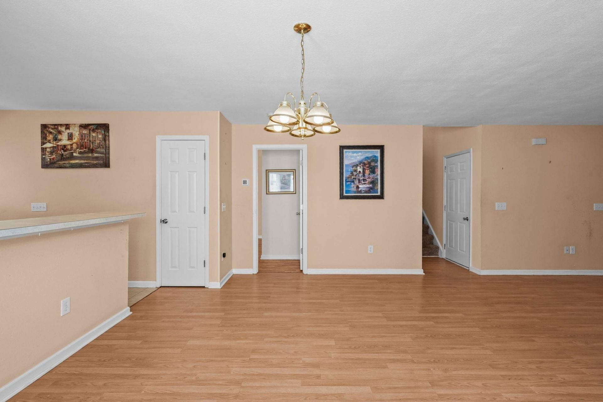 977 Silvercrest Dr. Photo 14