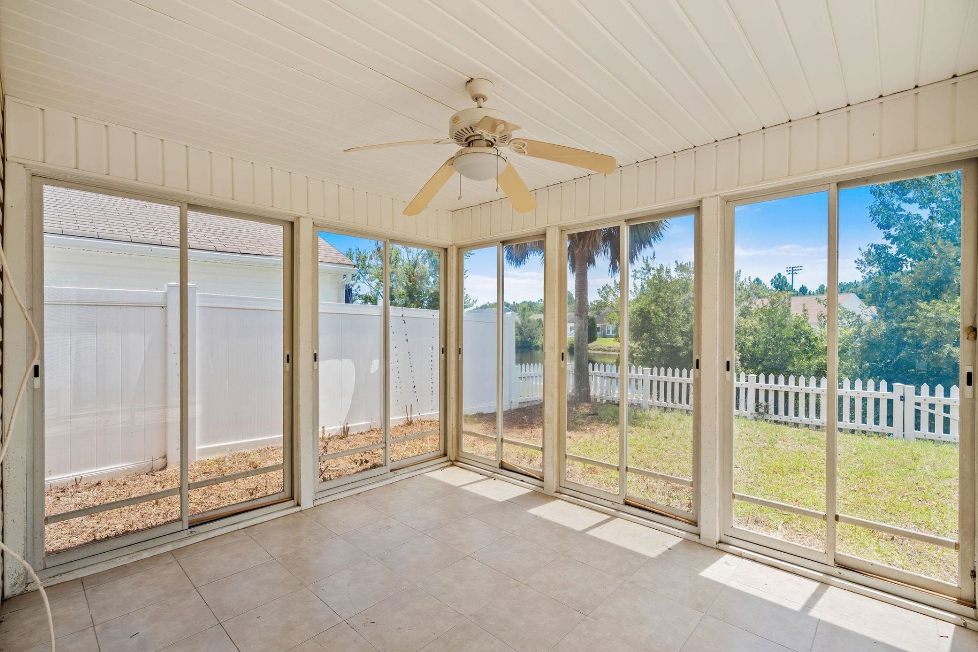 977 Silvercrest Dr. Photo 18