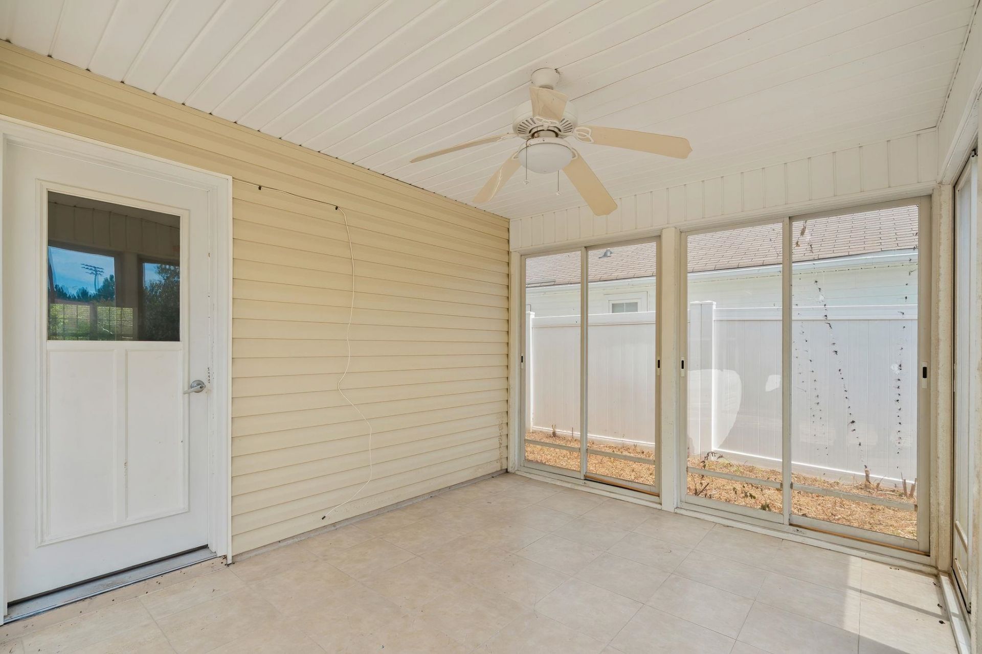 977 Silvercrest Dr. Photo 19