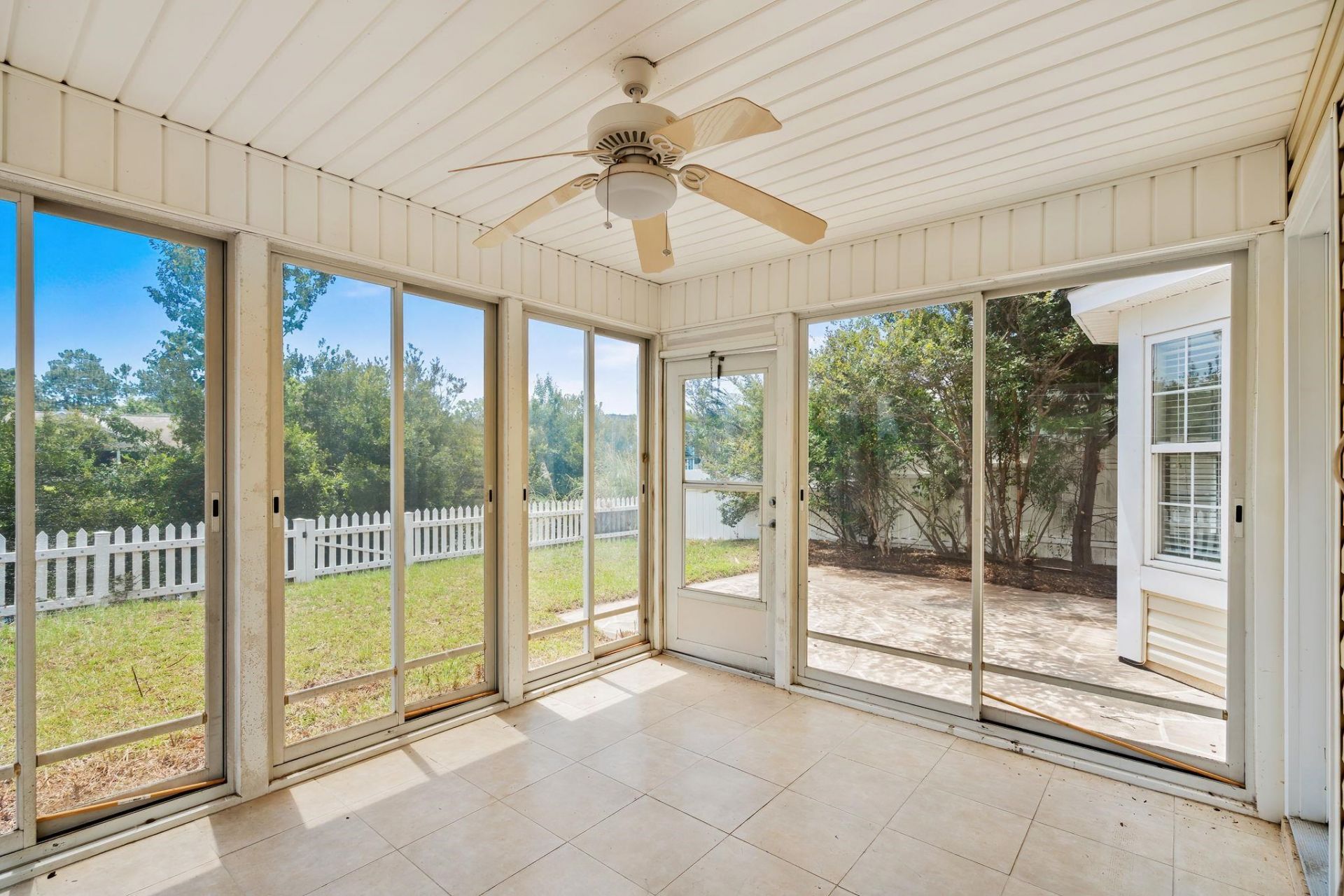 977 Silvercrest Dr. Photo 20