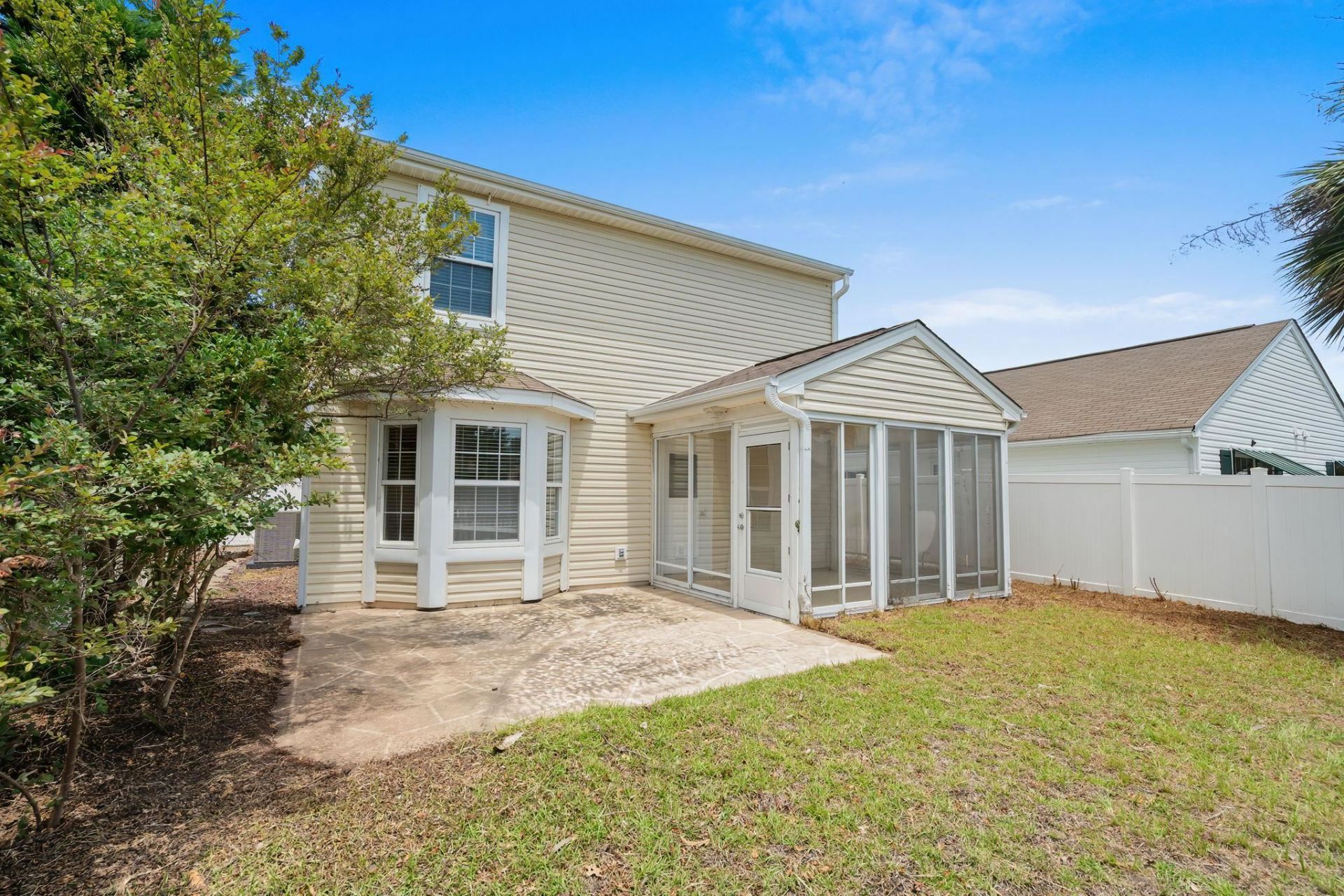 977 Silvercrest Dr. Photo 21