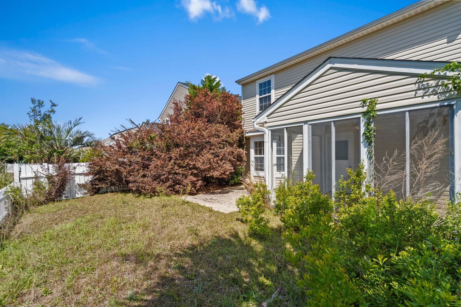 977 Silvercrest Dr. Photo 22