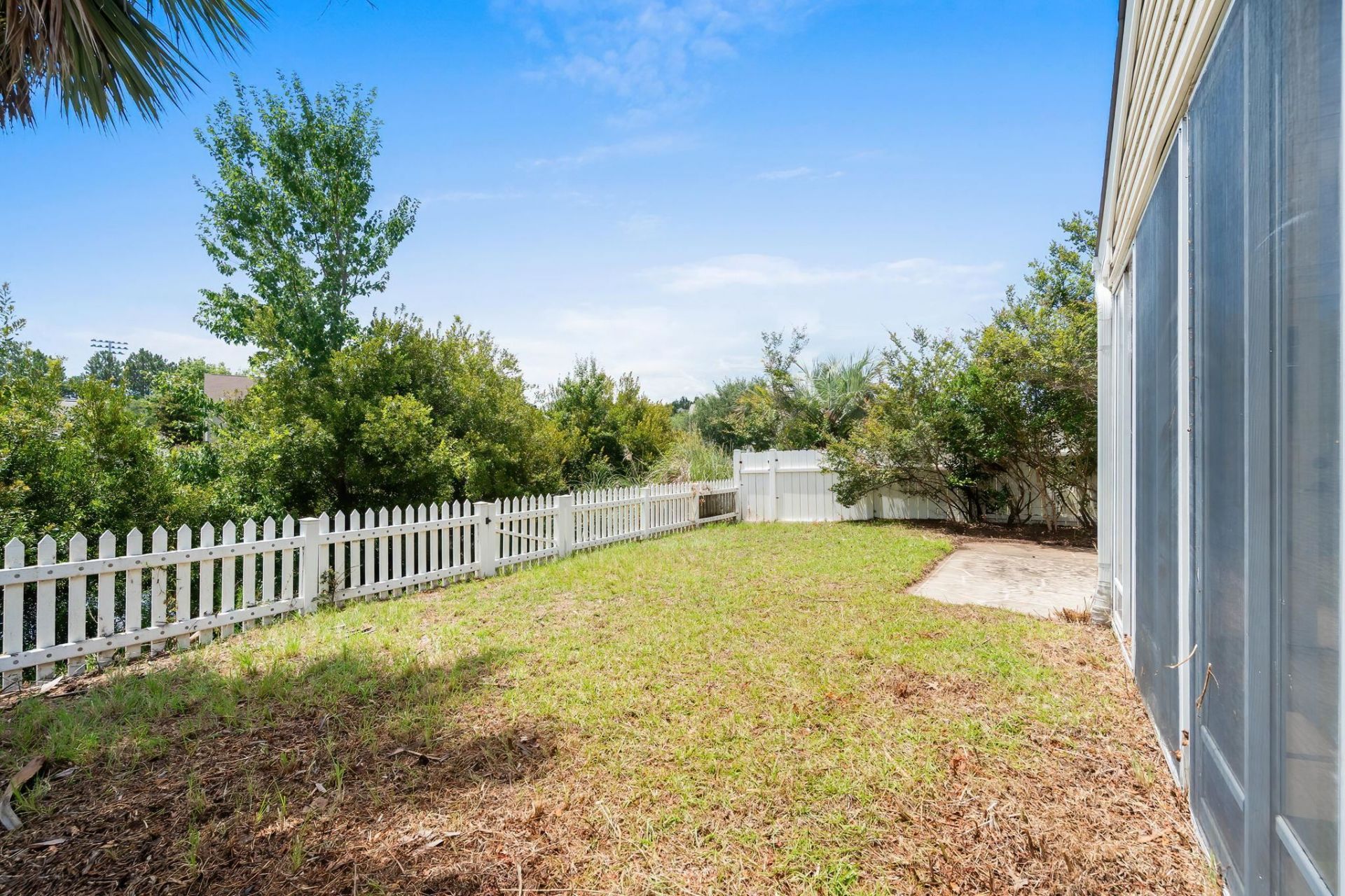 977 Silvercrest Dr. Photo 24