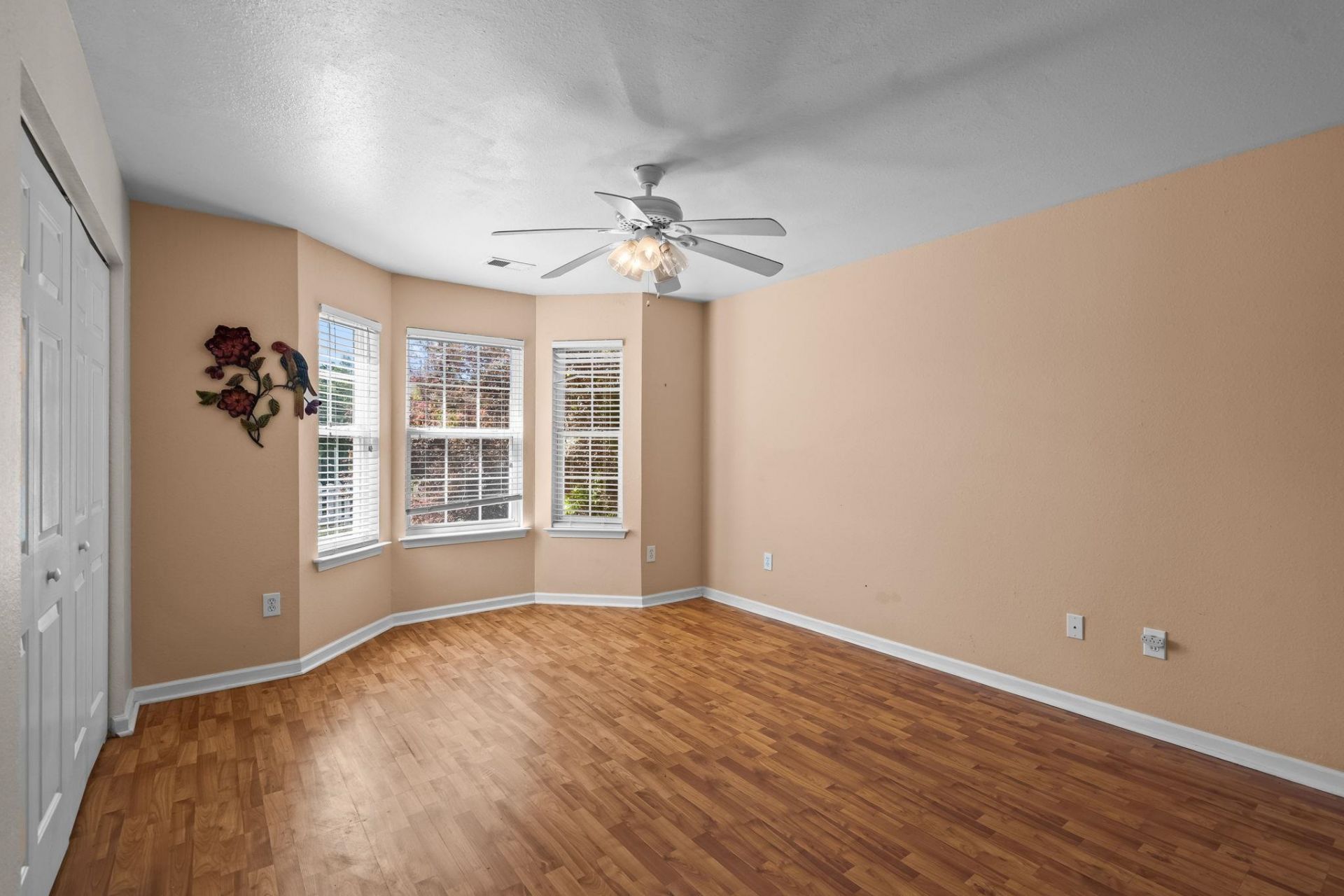 977 Silvercrest Dr. Photo 24