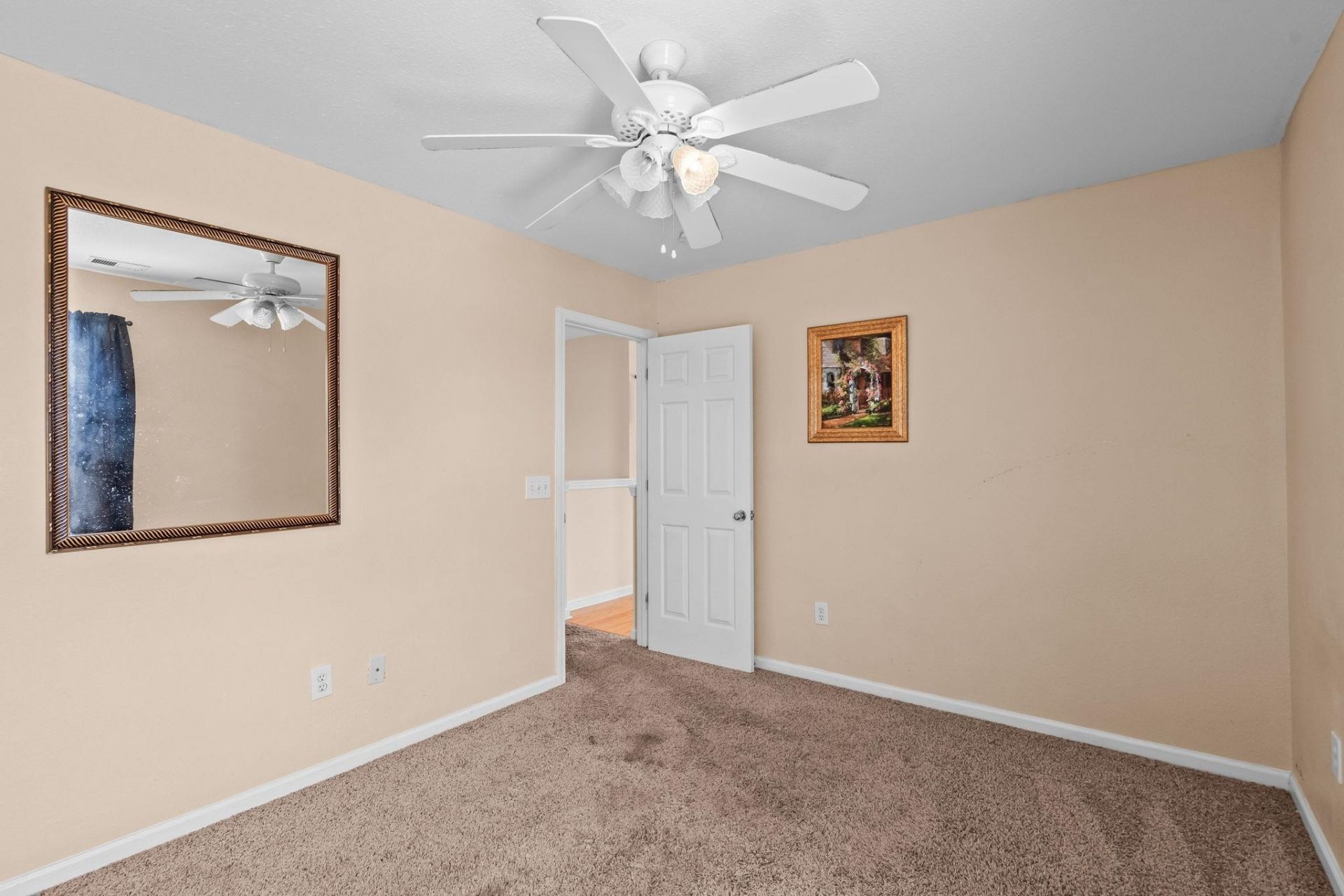 977 Silvercrest Dr. Photo 31