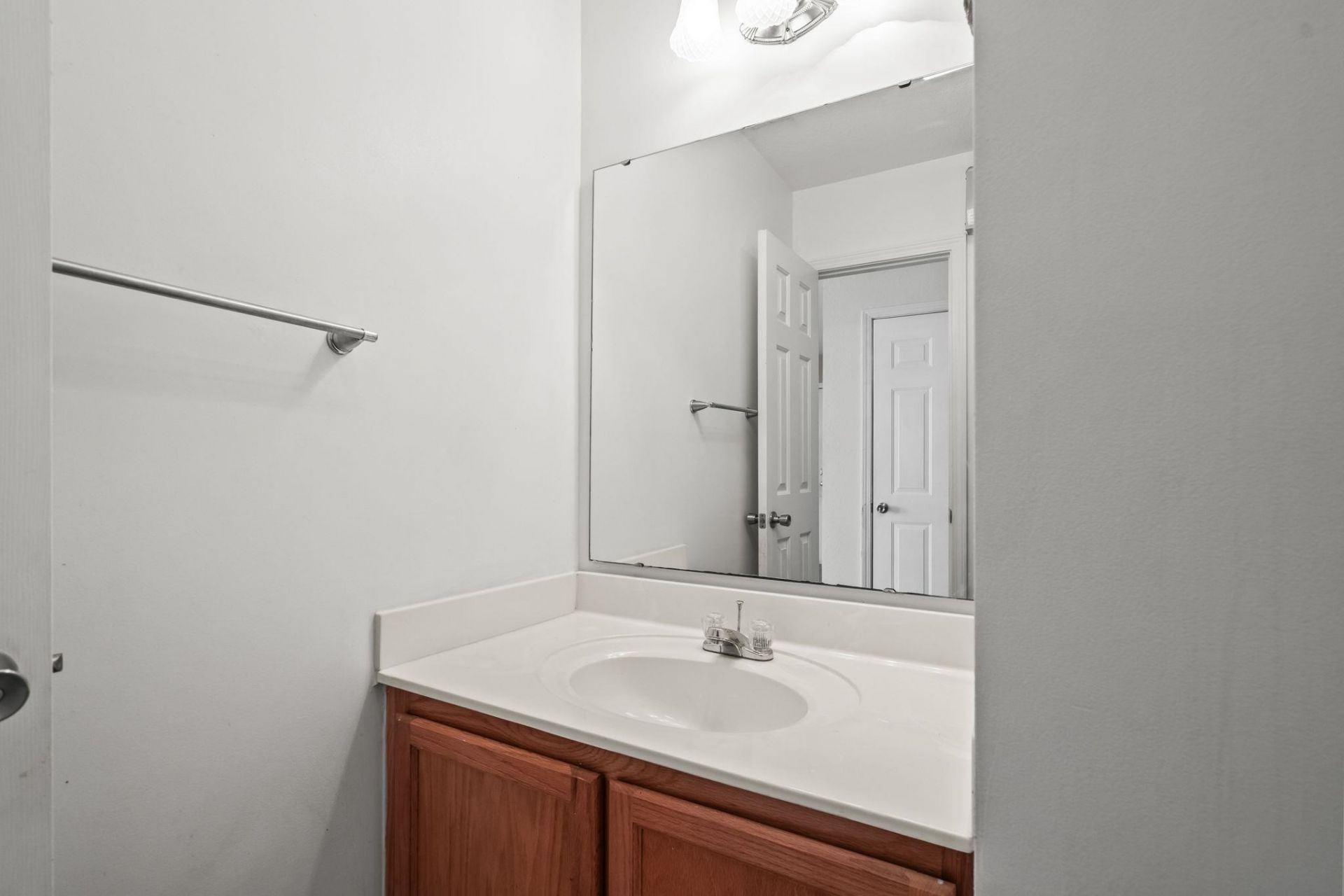 977 Silvercrest Dr. Photo 38