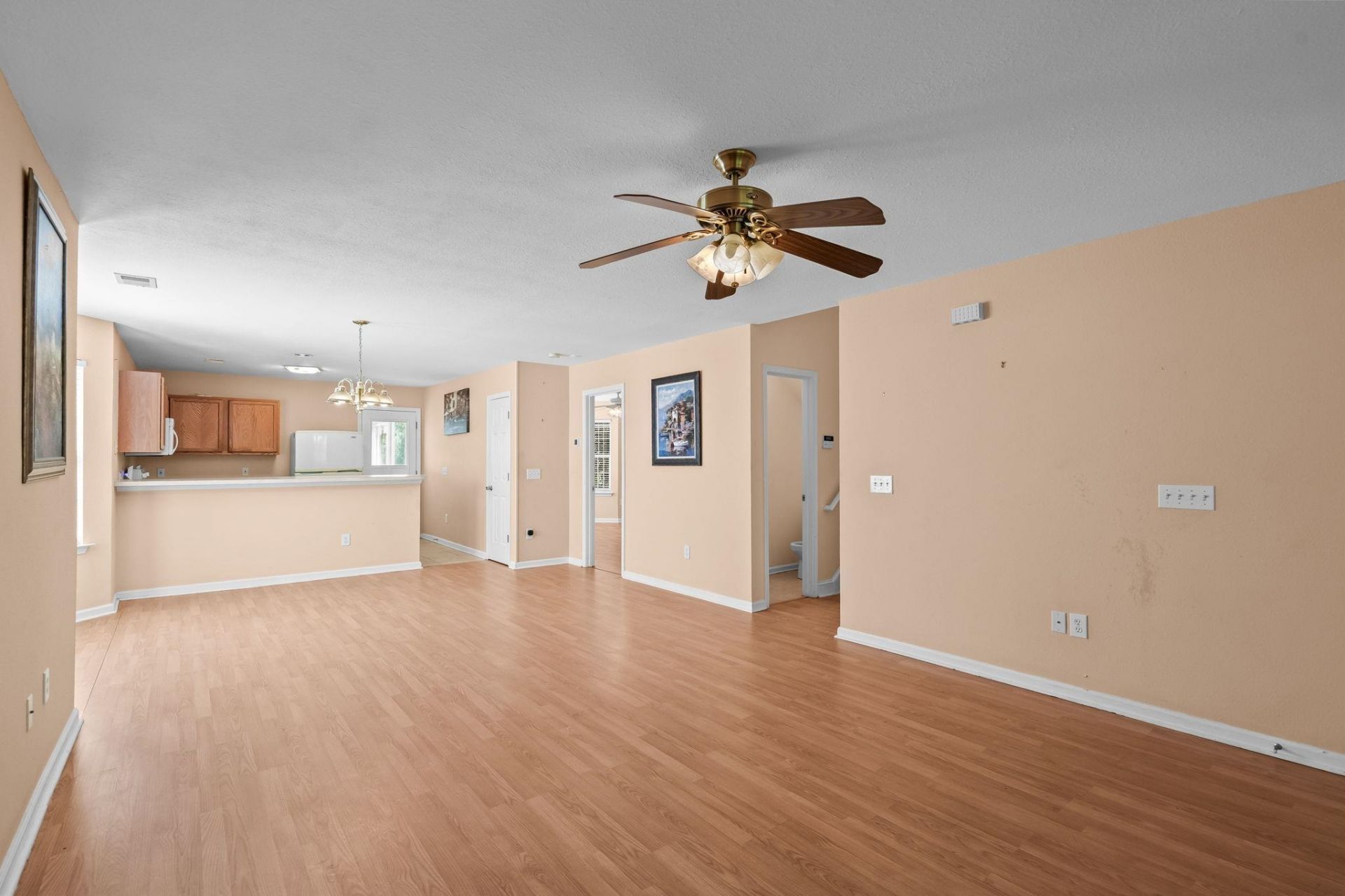 977 Silvercrest Dr. Photo 4