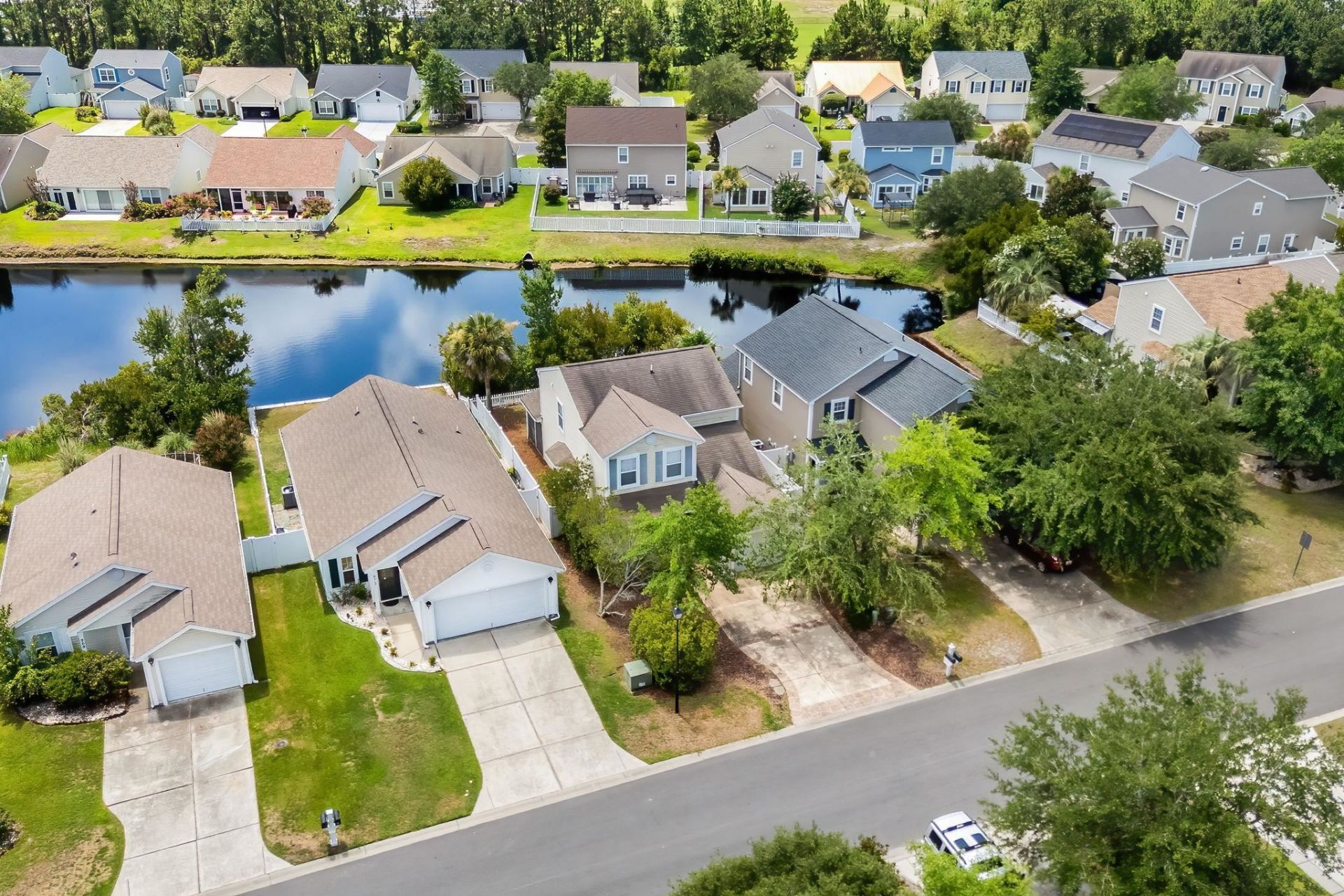 977 Silvercrest Dr. Photo 41