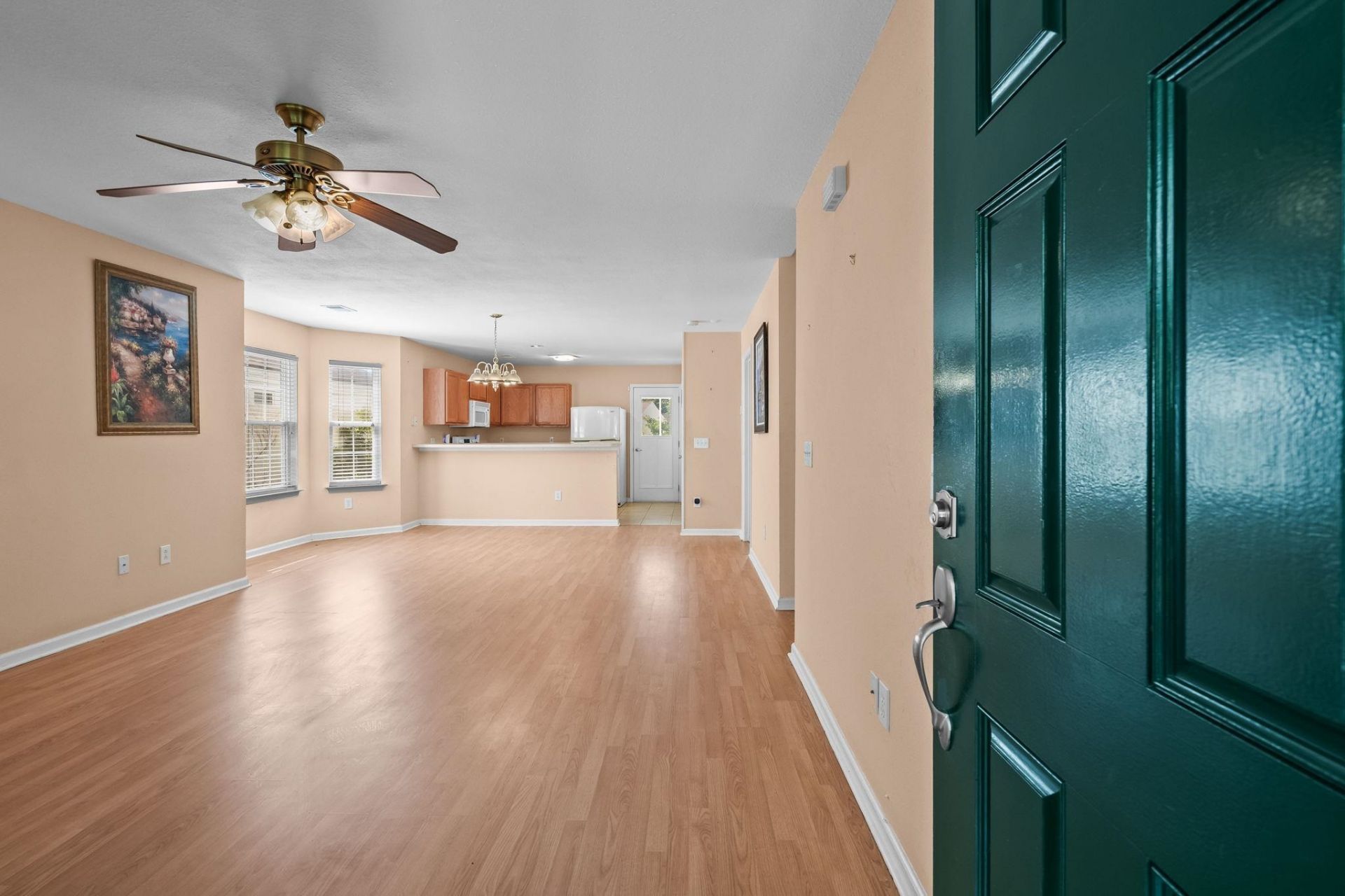 977 Silvercrest Dr. Photo 5