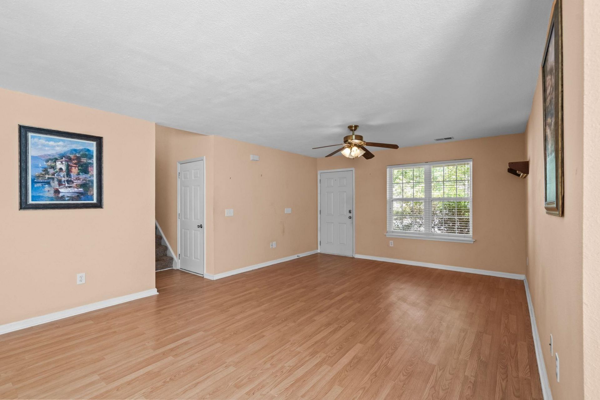 977 Silvercrest Dr. Photo 6