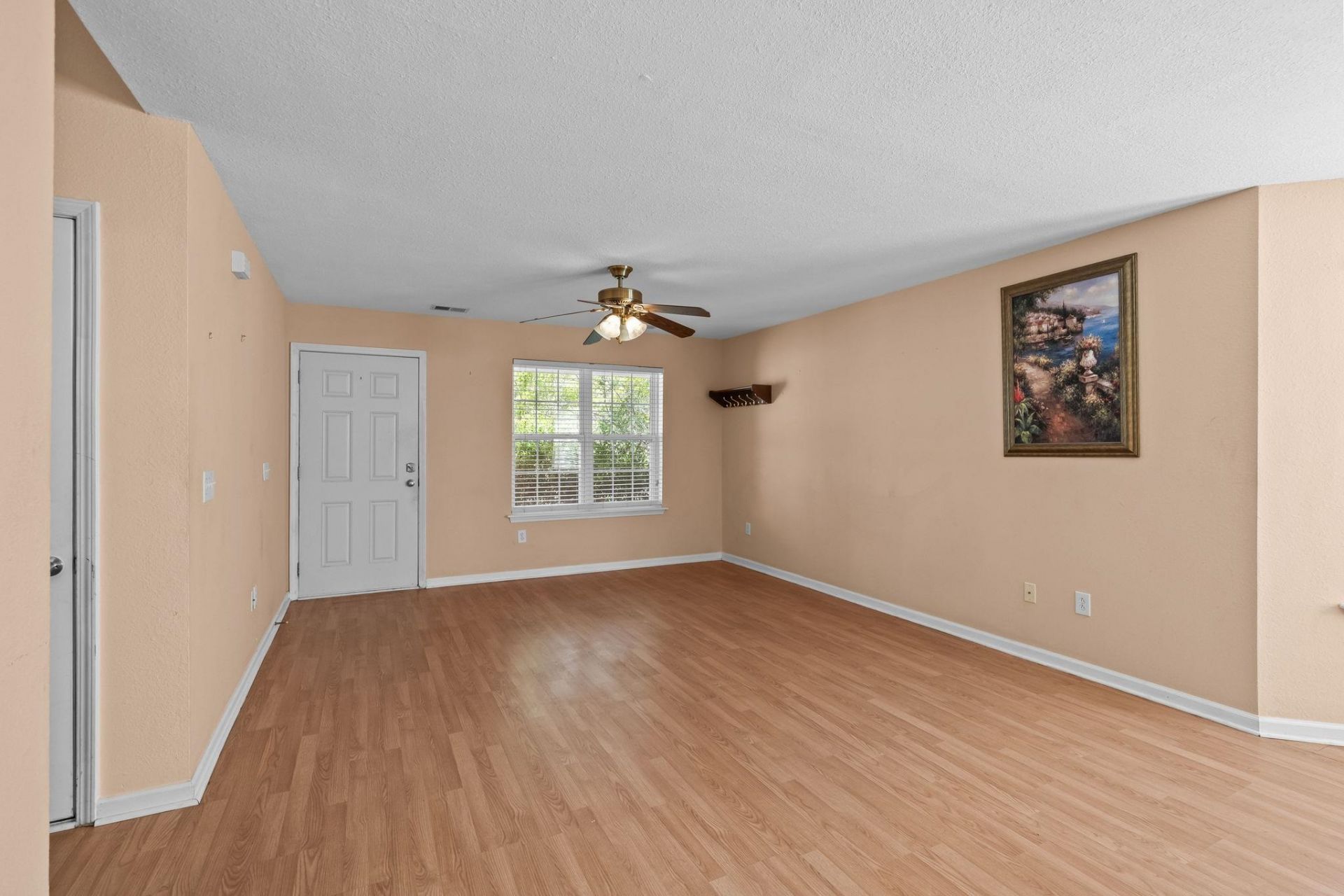 977 Silvercrest Dr. Photo 7