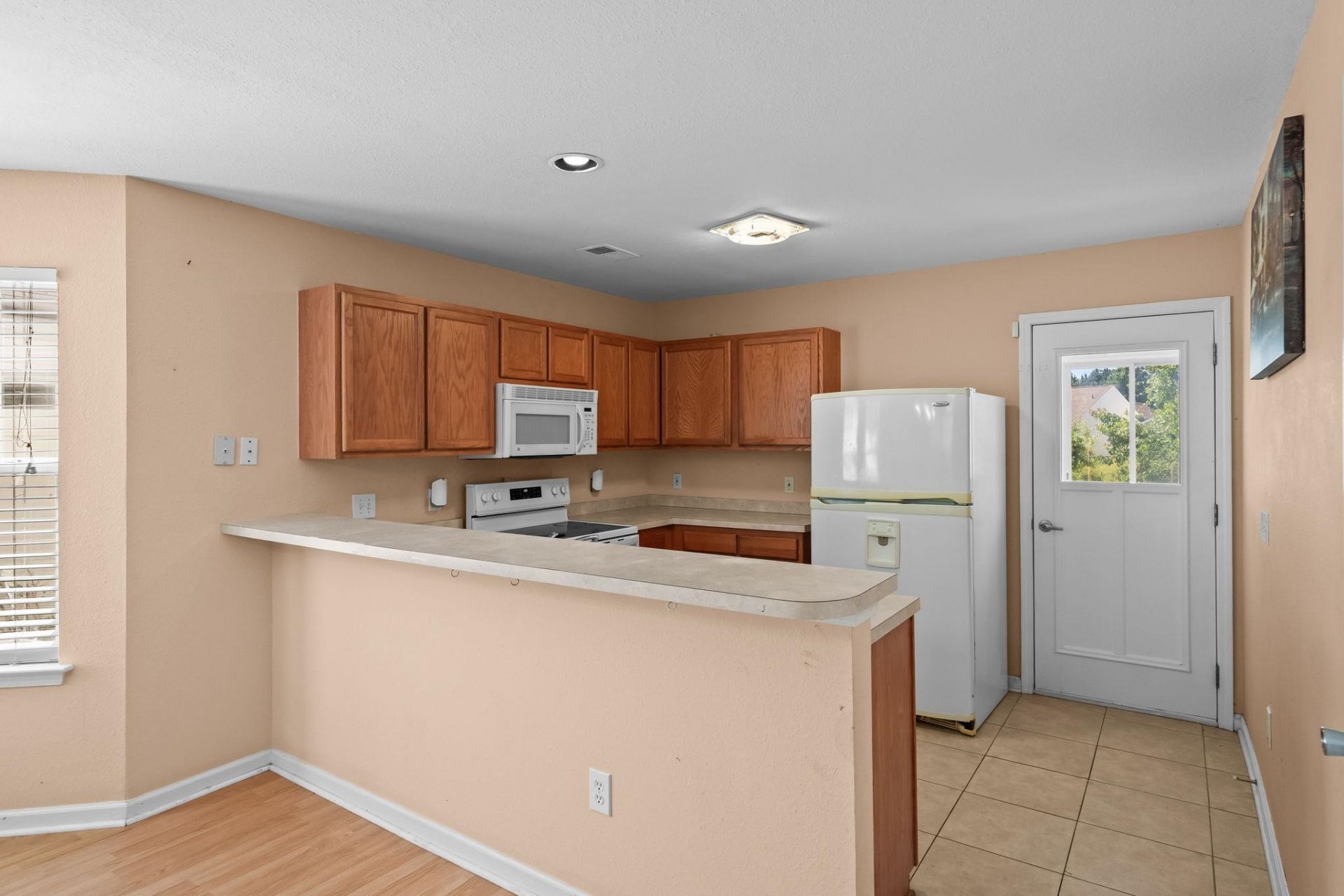 977 Silvercrest Dr. Photo 8