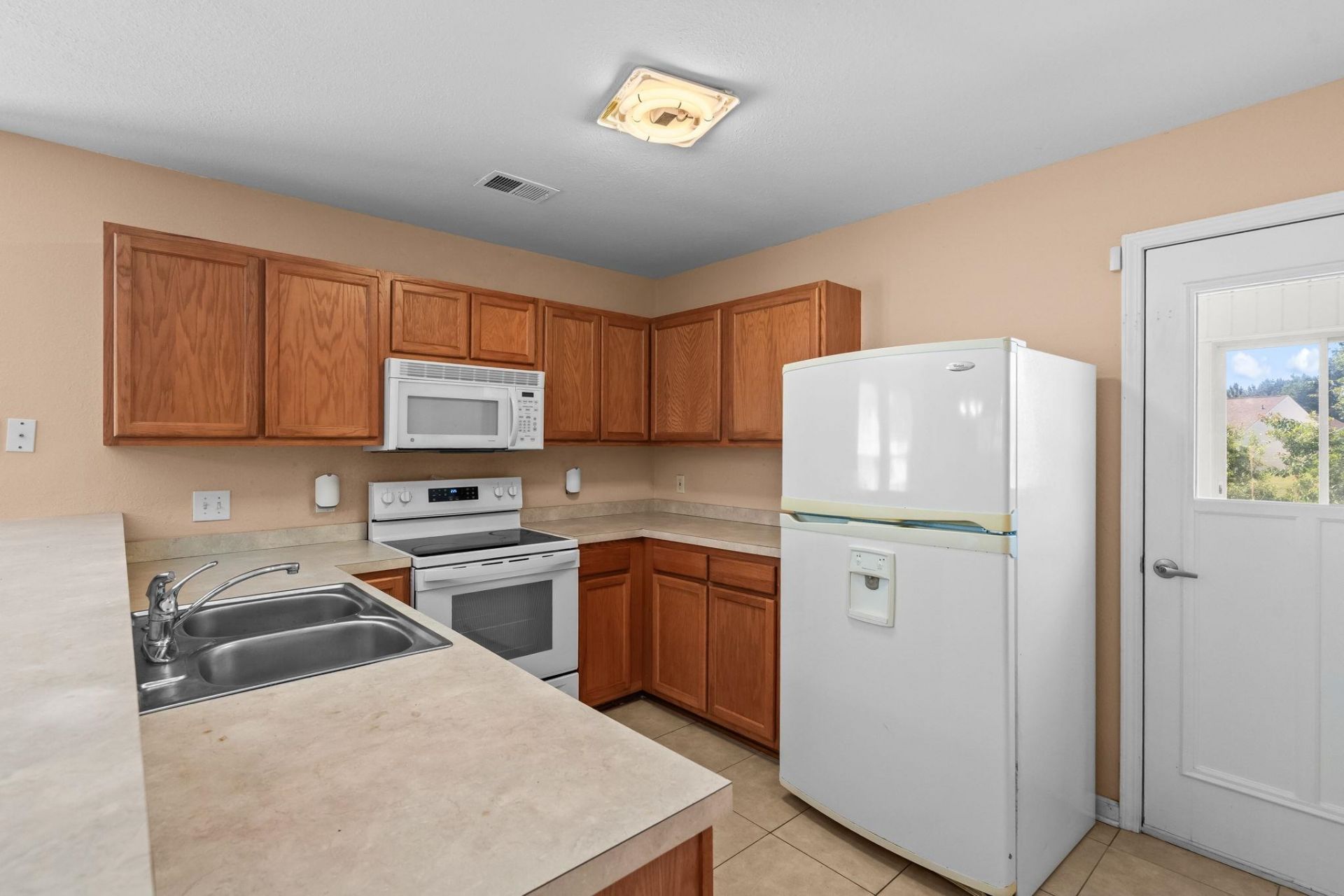 977 Silvercrest Dr. Photo 9