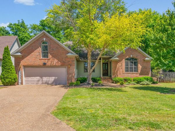 353 Irish Cir , Hopkinsville, KY 42240