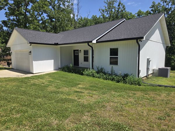 111 Friel Dr , Waverly, TN 37185