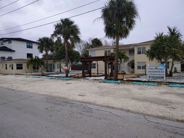 115 145TH AVENUE E, Unit 4, MADEIRA BEACH, FL 33708