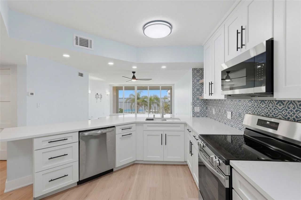 5277 Isla Key Boulevard S, Unit 321, Saint Petersburg, FL 33715 Photo