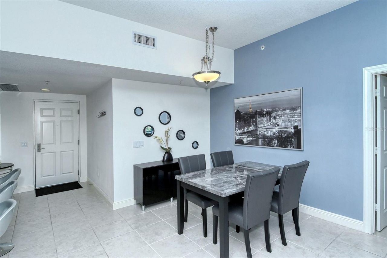 800 N Tamiami Trail, Unit 203, Sarasota, FL 34236 Photo