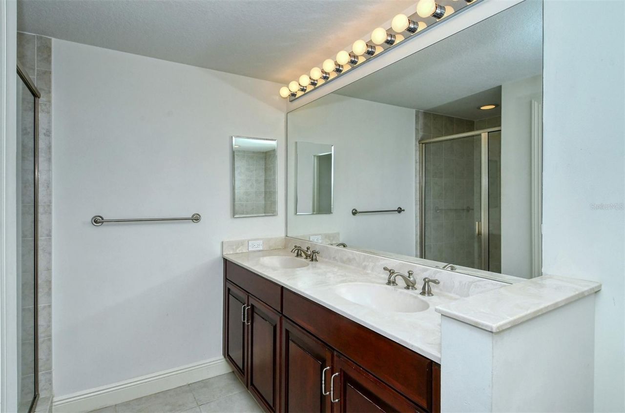 800 N Tamiami Trail, Unit 203, Sarasota, FL 34236 Photo