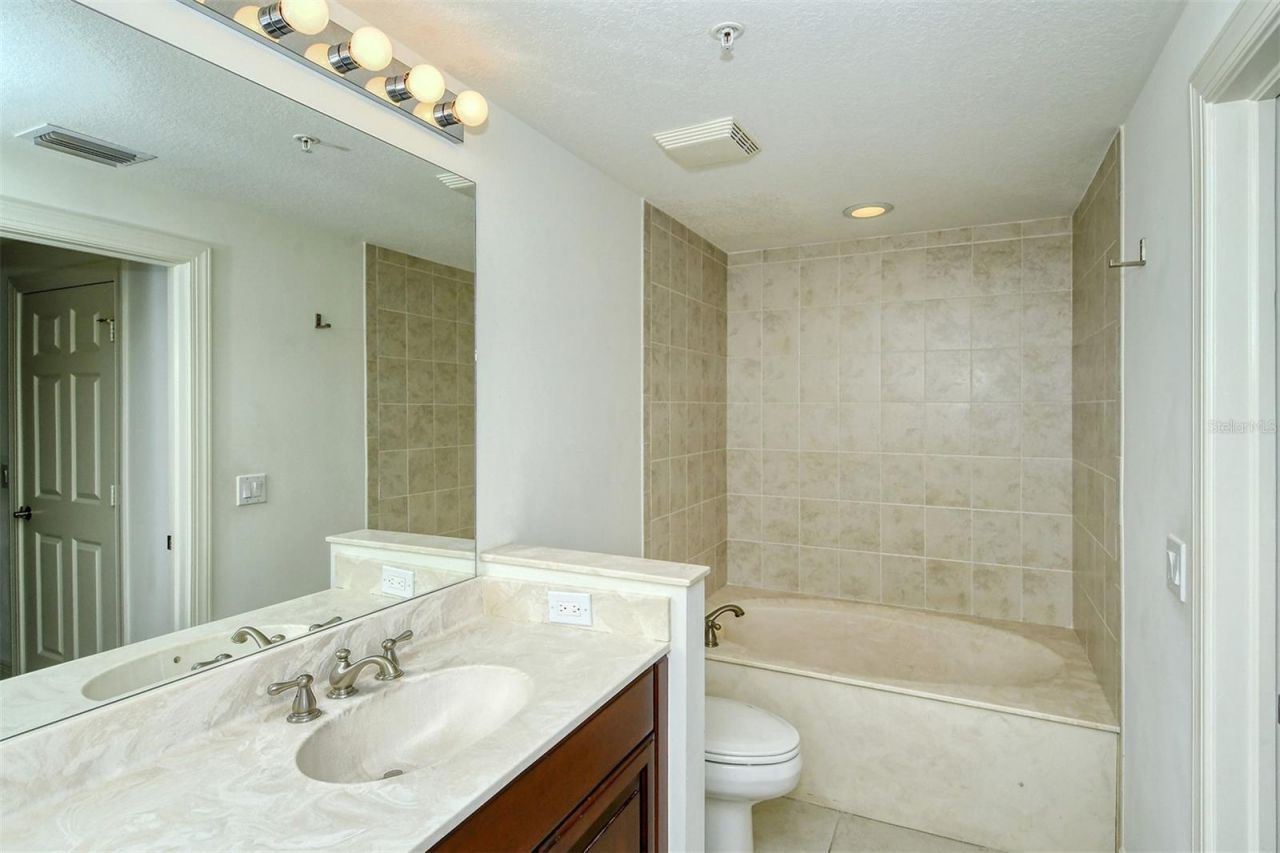 800 N Tamiami Trail, Unit 203, Sarasota, FL 34236 Photo