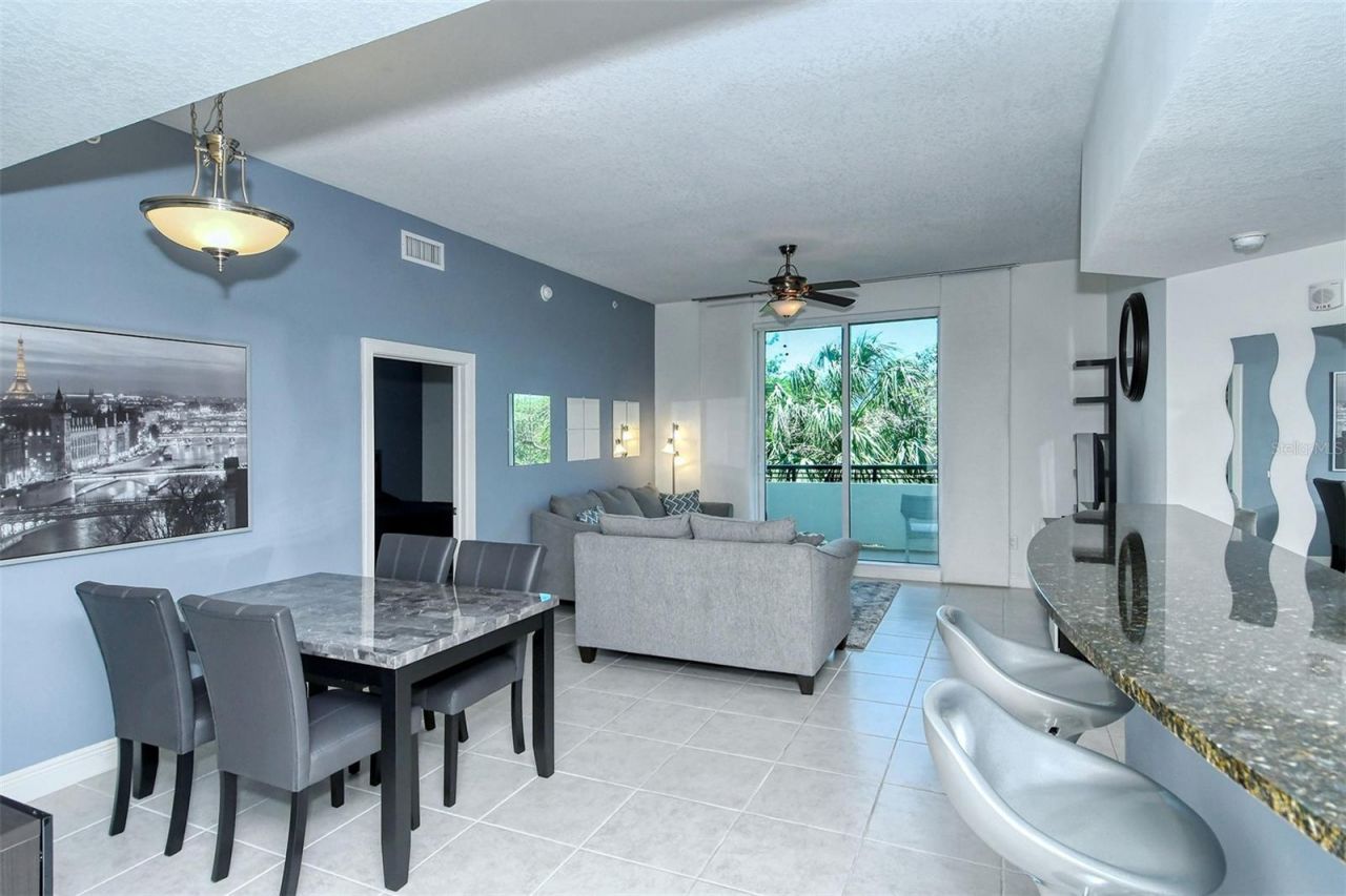 800 N Tamiami Trail, Unit 203, Sarasota, FL 34236 Photo