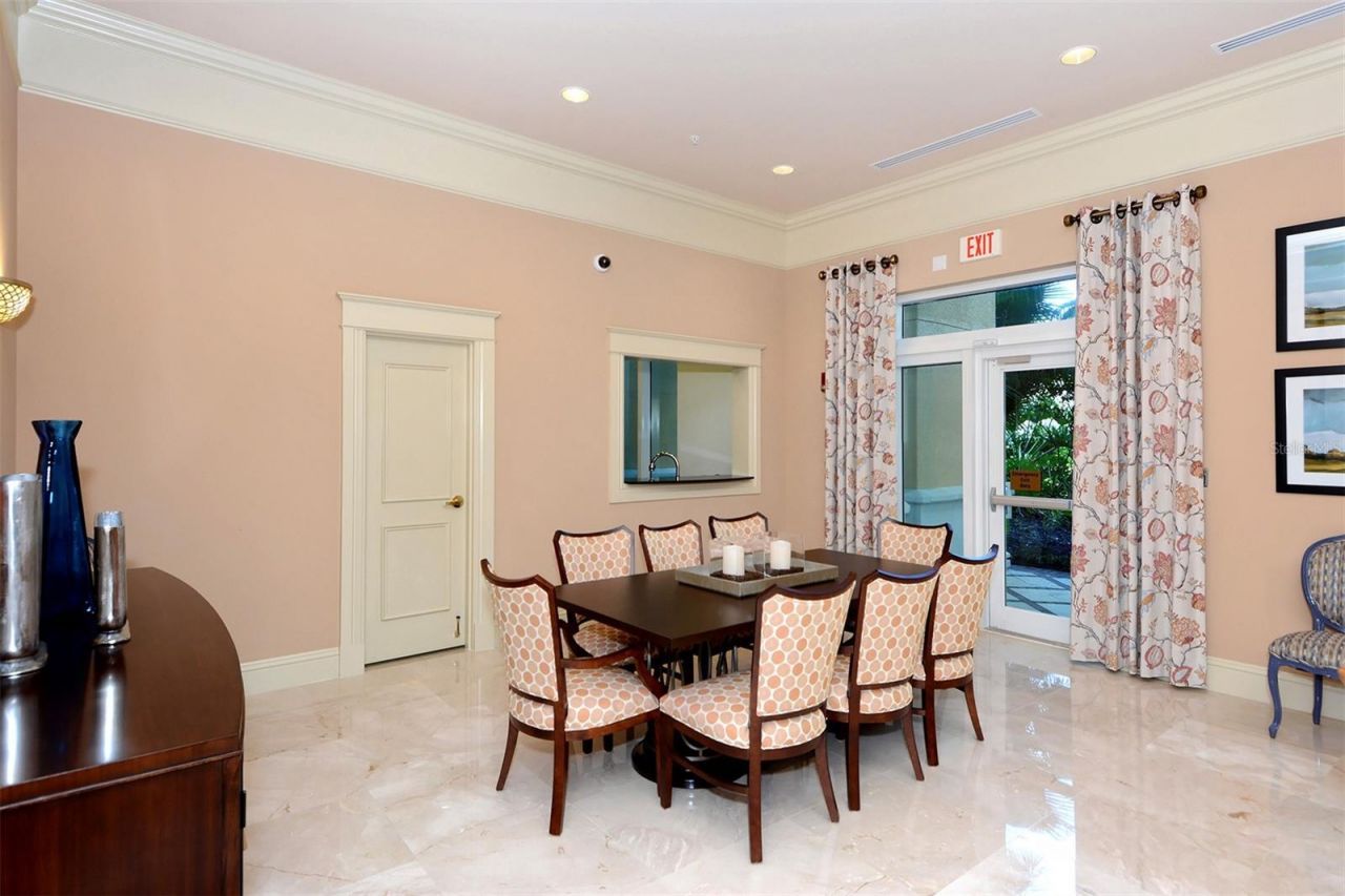 800 N Tamiami Trail, Unit 203, Sarasota, FL 34236 Photo