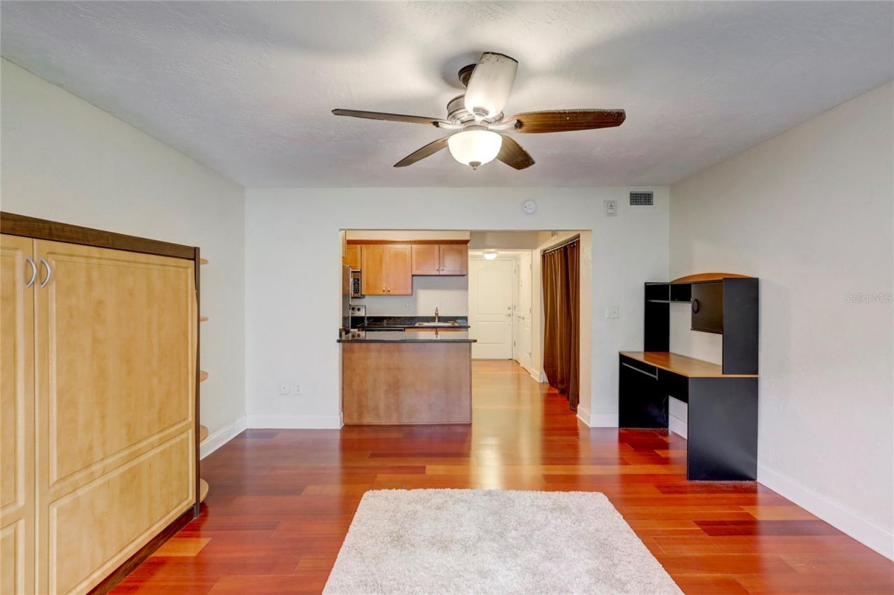 210 5th Avenue S, Unit 107, Saint Petersburg, FL 33701 Photo