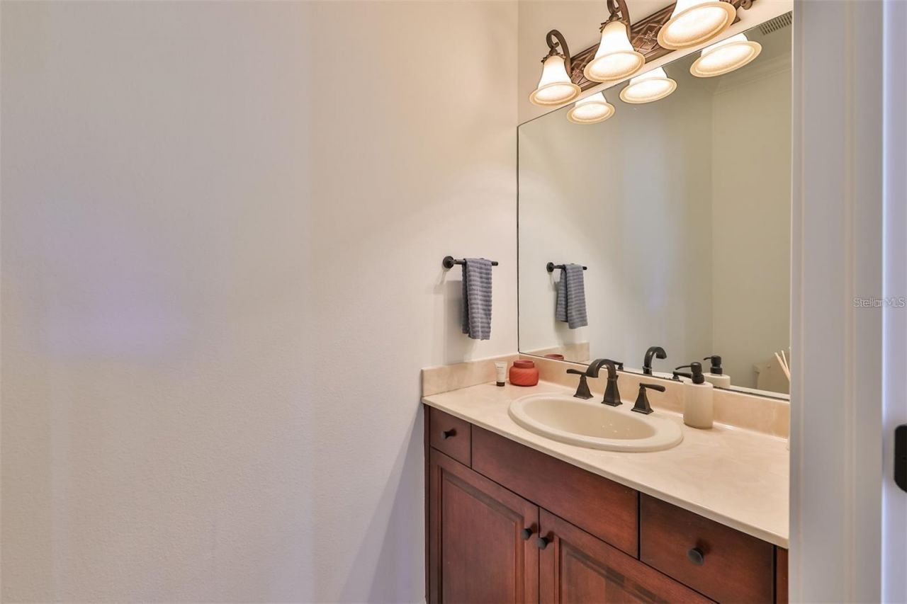 602 Saxony Boulevard , Saint Petersburg, FL 33716 Photo