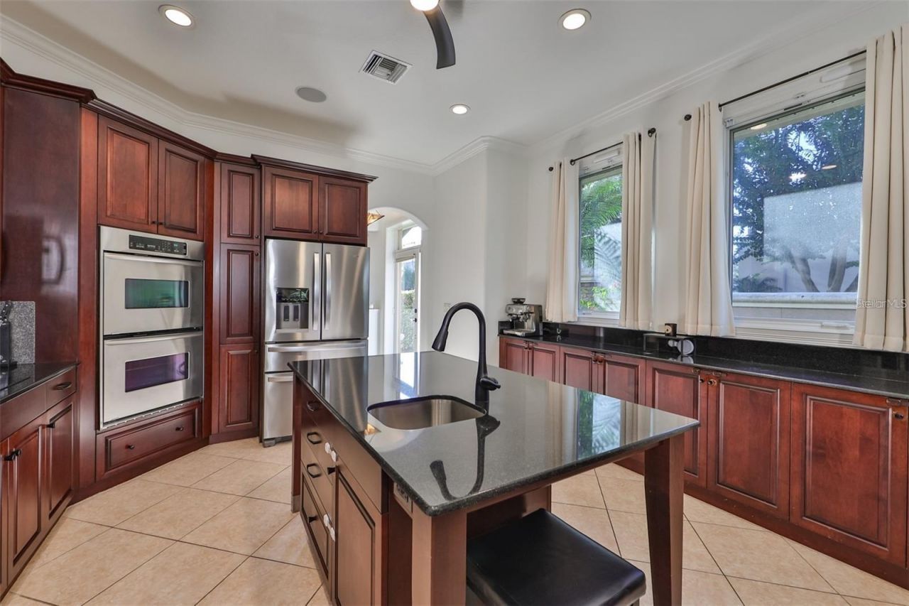 602 Saxony Boulevard , Saint Petersburg, FL 33716 Photo