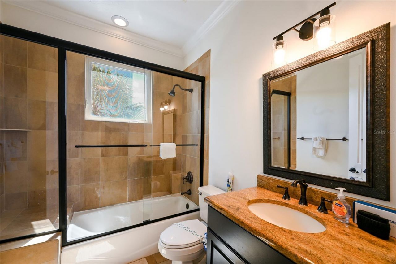 109 6th Street N, Unit B, Bradenton Beach, FL 34217 Photo