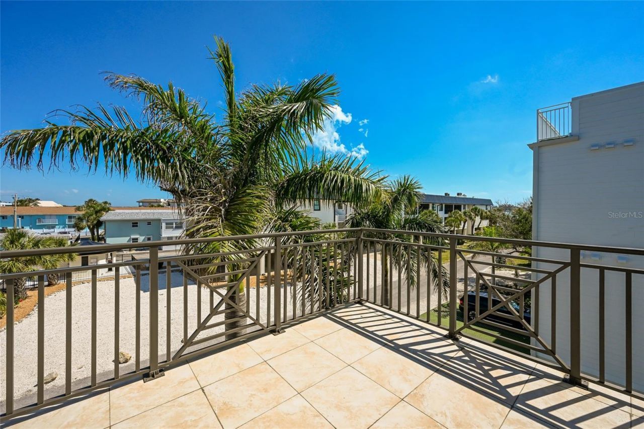 109 6th Street N, Unit B, Bradenton Beach, FL 34217 Photo