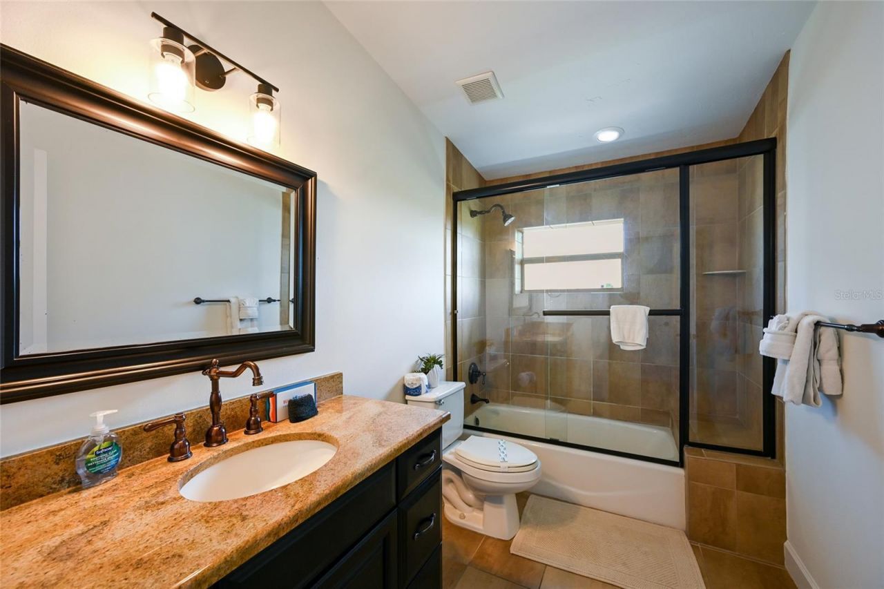 109 6th Street N, Unit B, Bradenton Beach, FL 34217 Photo